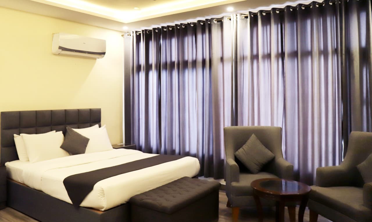 King Deluxe Mountain View Room